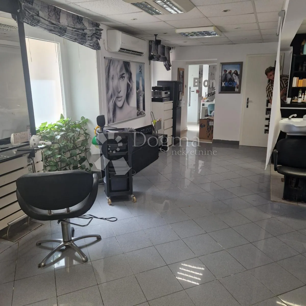 mali lošinj - odličan poslovni prostor na glavnom trgu - slika 4