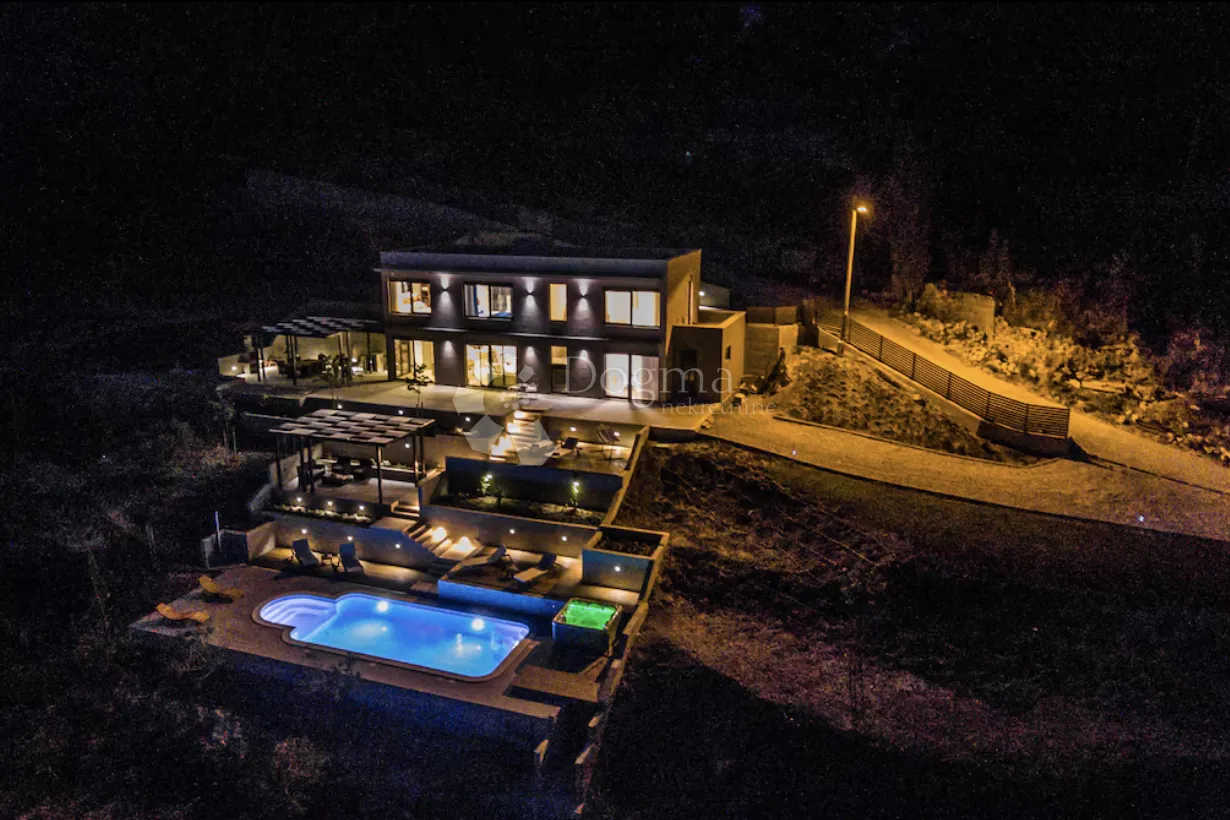 luksuzna vila s panoramskim pogledom i potpunom privatnošću u kaštelima - slika 2