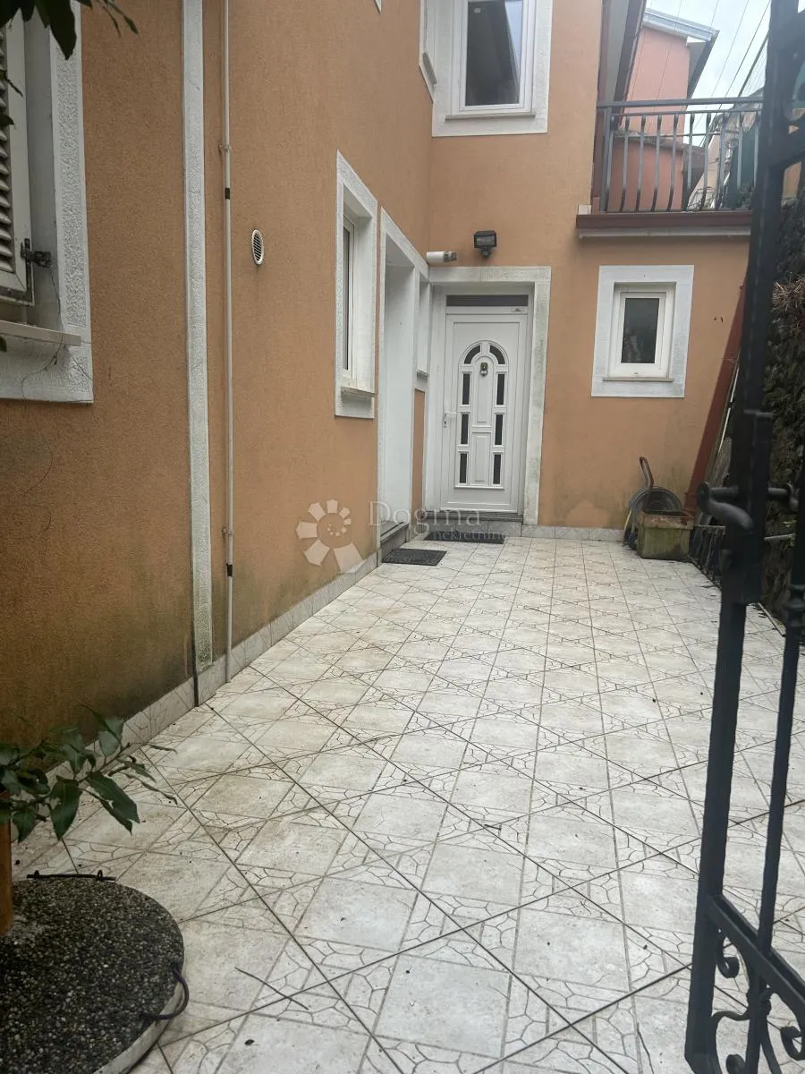 škurinje kuća sa tri stana - slika 22