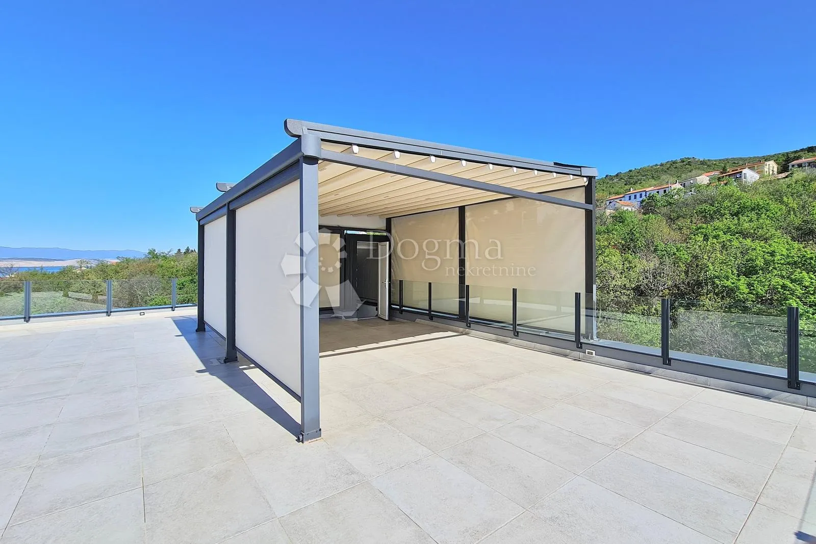 crikvenica ,penthouse 3s+db,velika garaža - slika 9