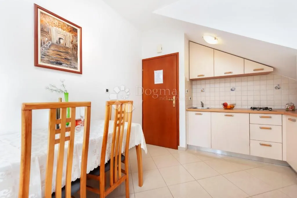 kuća sa apartmanima - slika 42