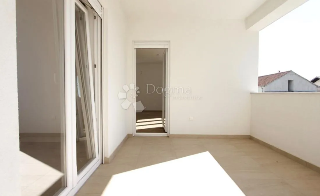 vodice - dvoetažni stan na 1. katu 130 m2 - slika 3
