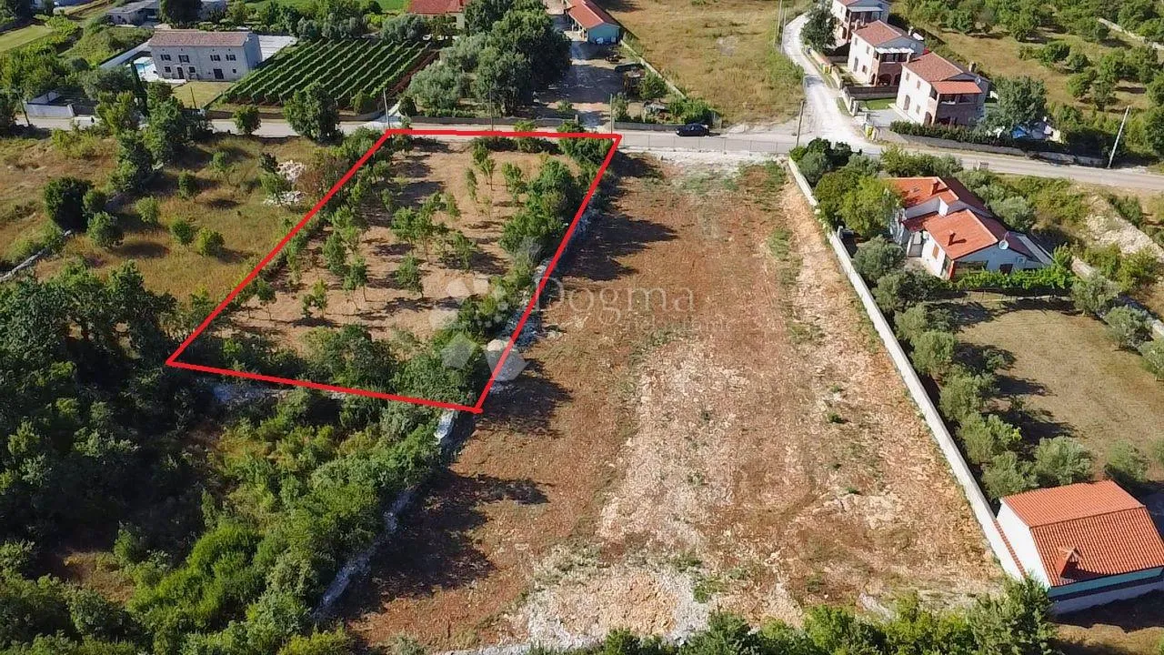 prilika! građevinska parcela na mirnoj lokaciji - slika 1