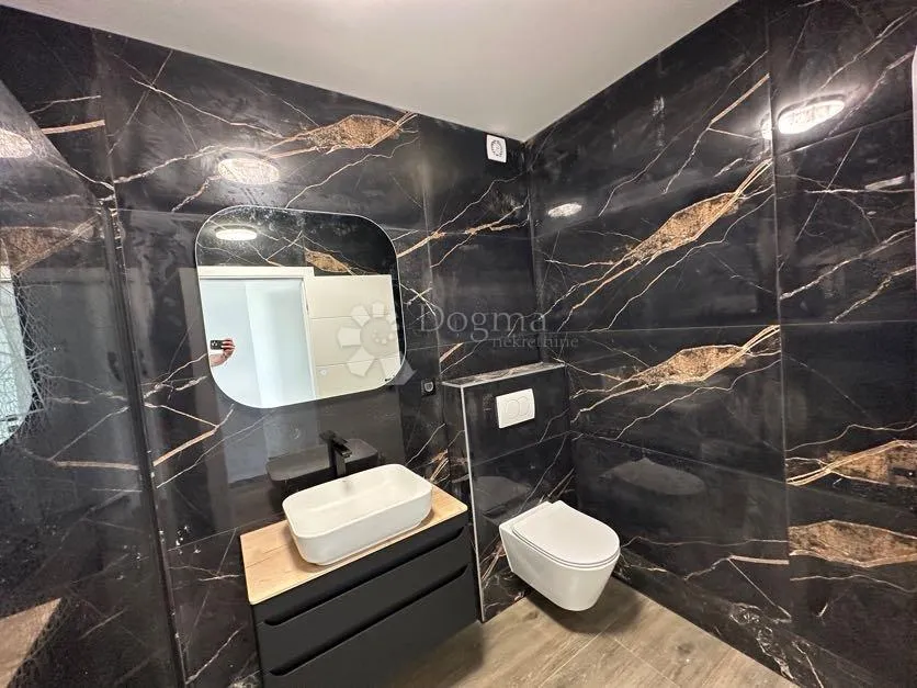 luksuzni apartman na moru - slika 15