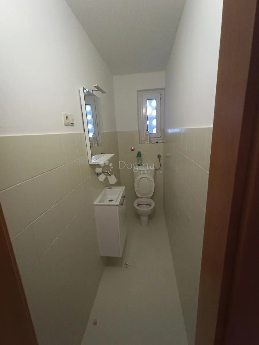 hitno! renoviran trosoban stan, split, visoka - slika 8
