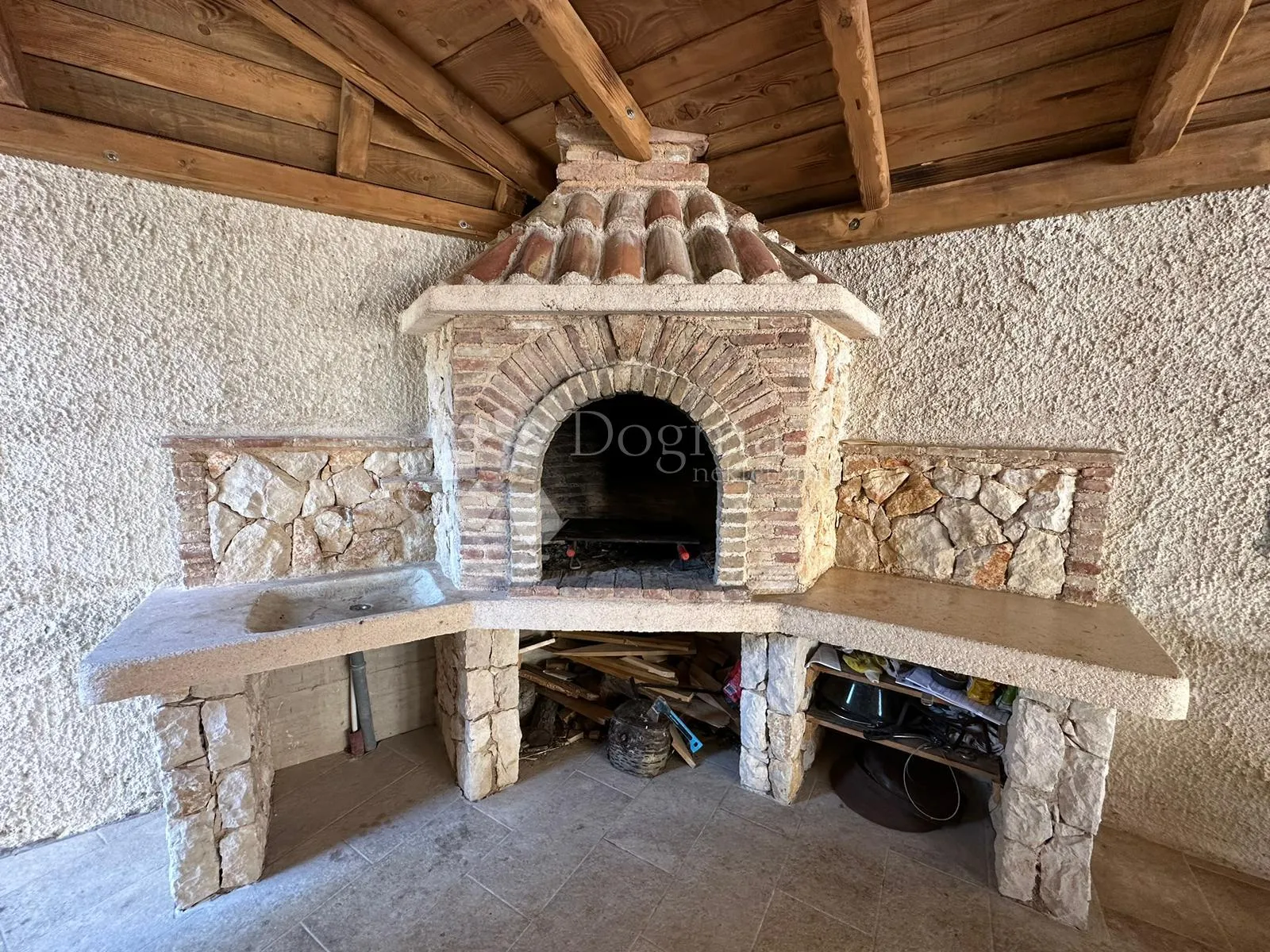 otok krk - kamena vila s bazenom - slika 23