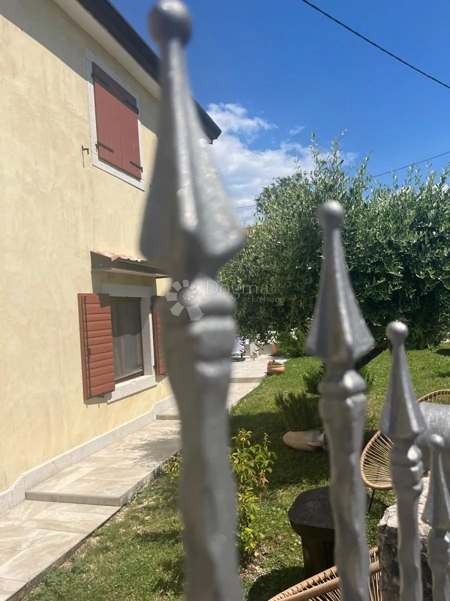 lupoglav -kuća sa bazenom - slika 11