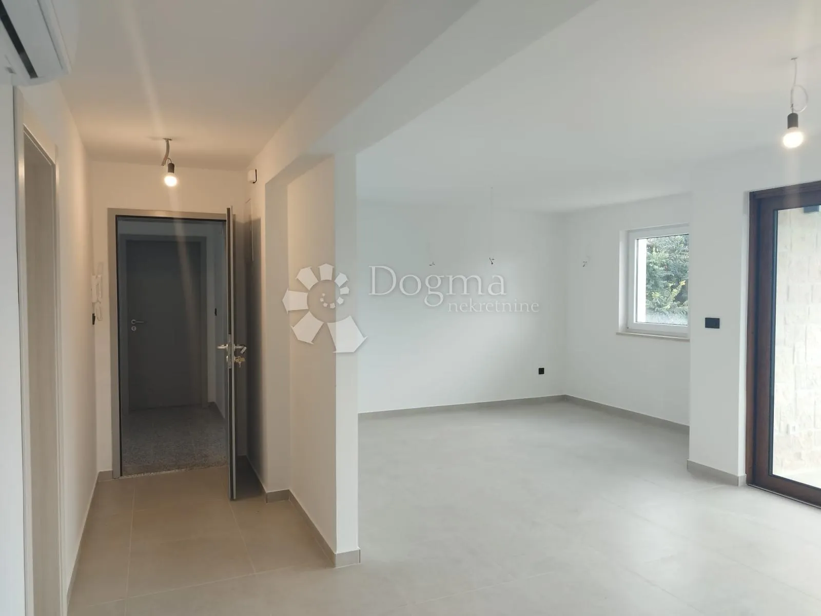 malinska - dva apartmana s okućnicom - slika 17