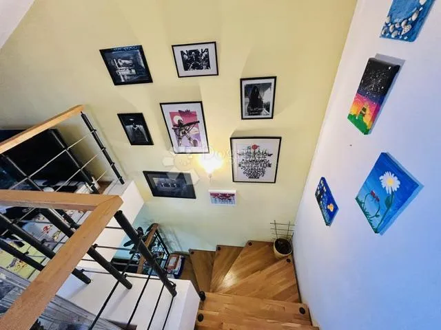 dvoetažni komforan stan na viškovu - slika 17