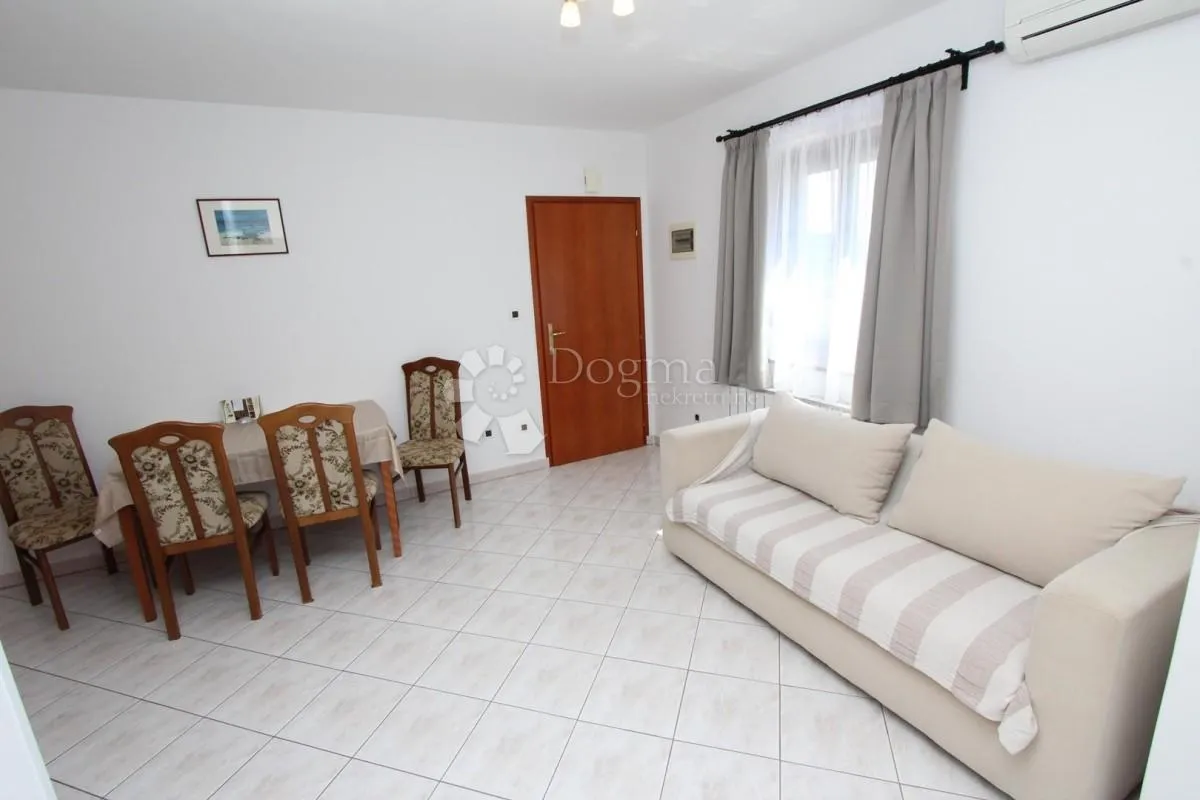 kuća sa apartmanima - slika 15