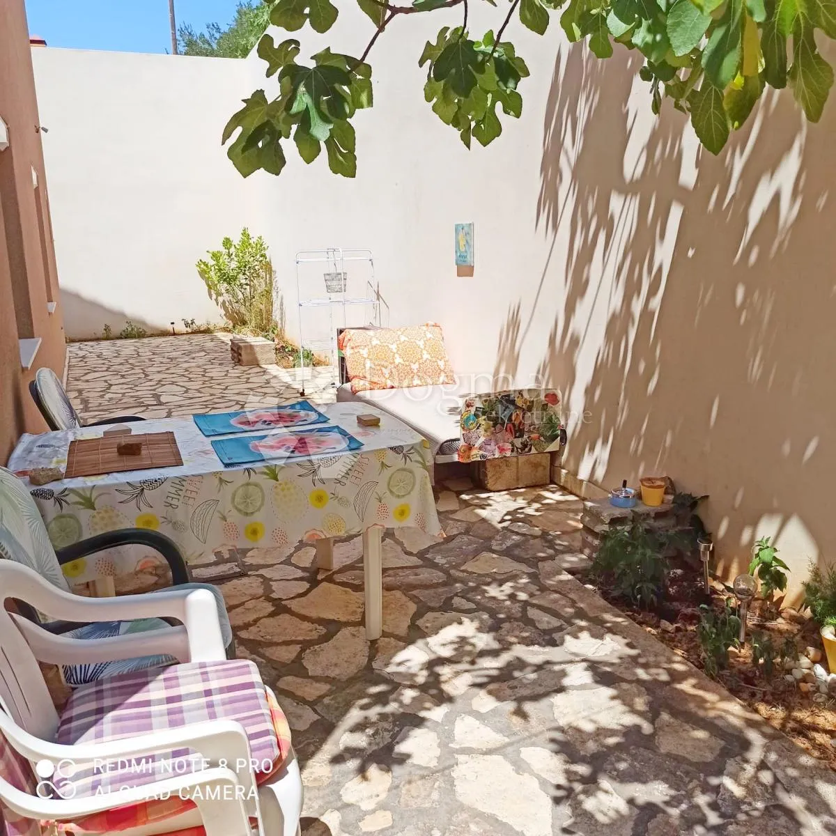 prodaja kuće 80m od mora, 6 apartmana - slika 9