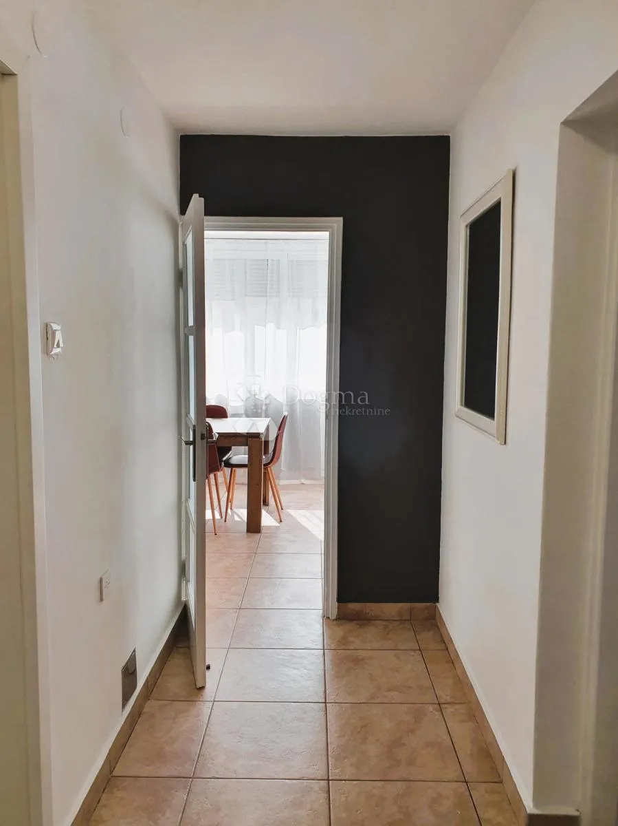 centar makarska- dvosoban stan - slika 7