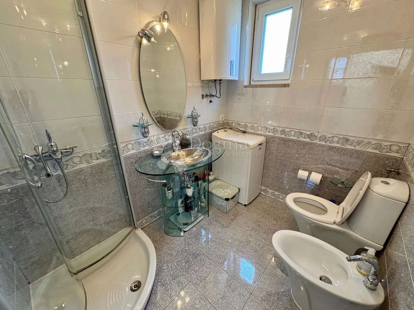 eskluzivan apartman, 70 m od mora sa panoramskim pogledom i vrtom - slika 16