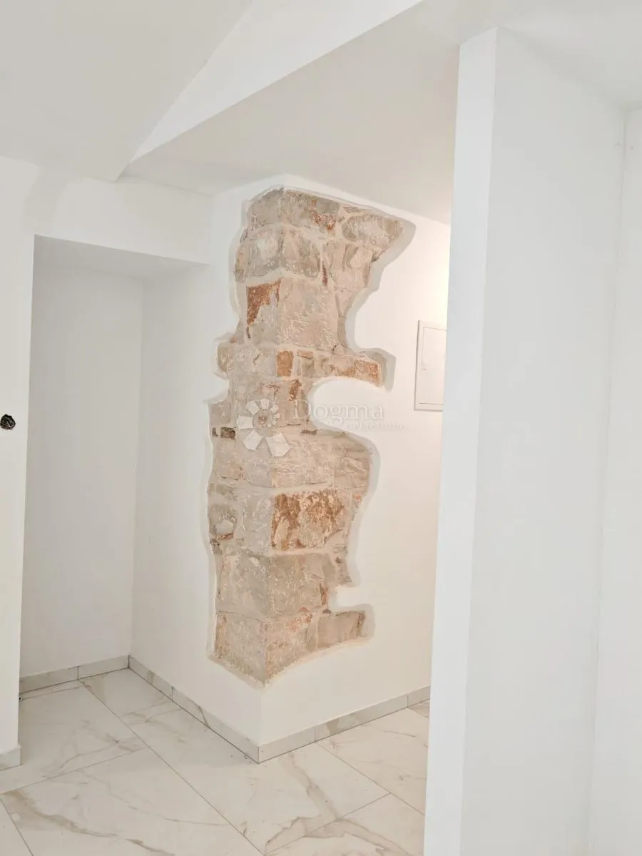 novouređena kuća sa četiri stambene jedinice! - slika 6