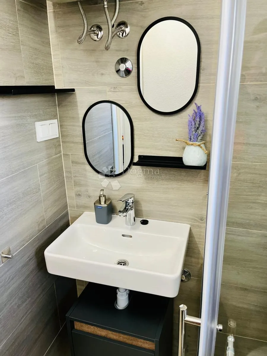 rogoznica- prilika! kuća s 5 apartmana 150m od plaže - slika 11