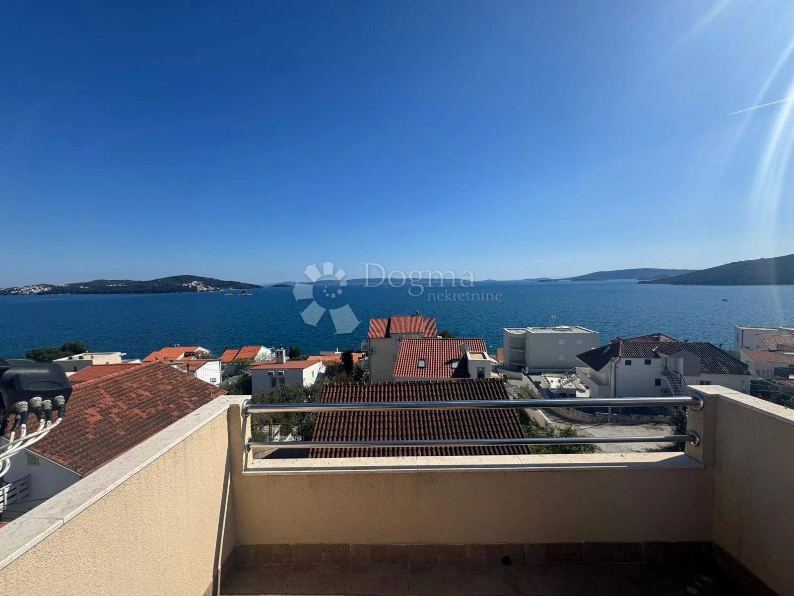 prostrana kuća u segetu s pogledom na more - slika 21