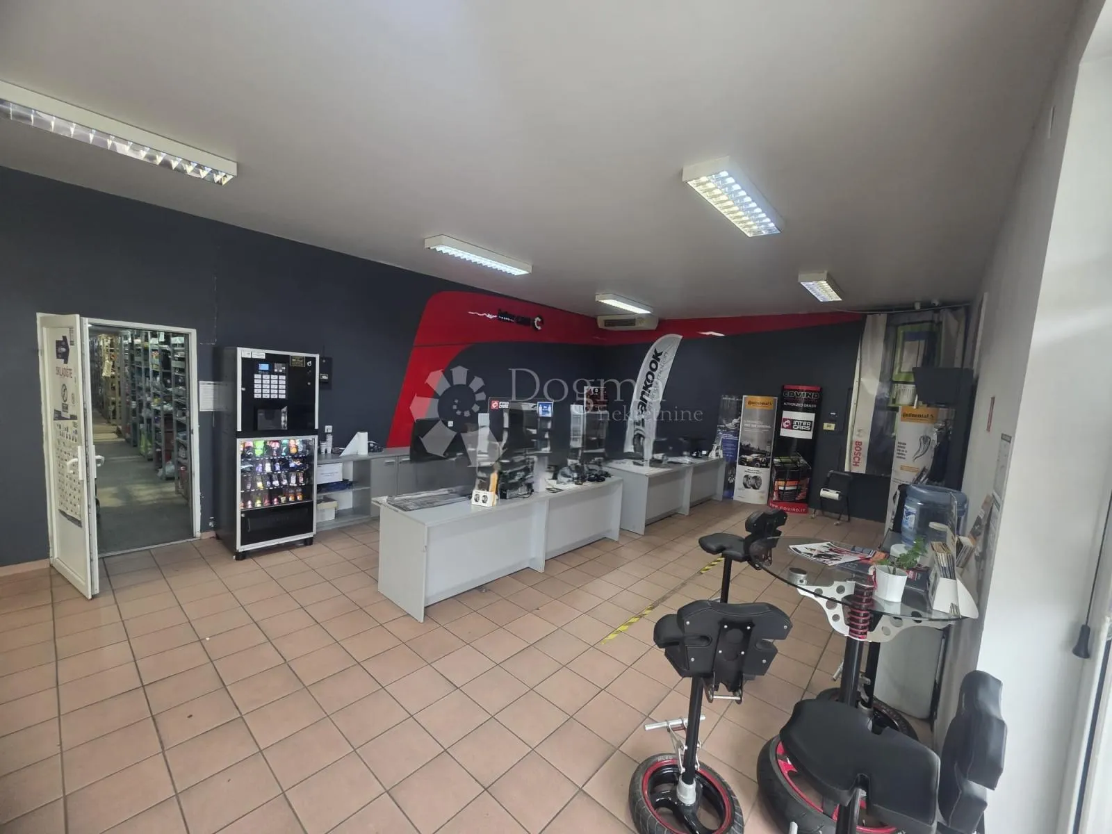 funkcionalan poslovni prostor s velikim parkiralištem i uredima – 670 m² - slika 2