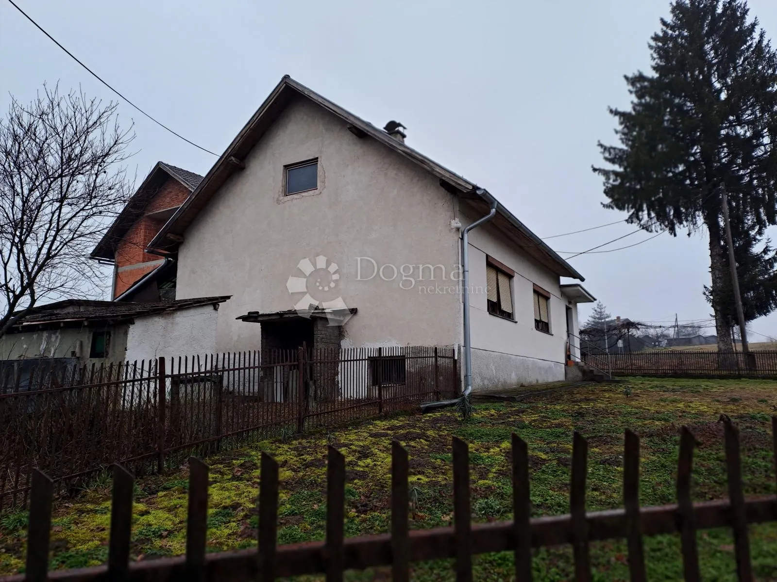 hitno!!! useljiva i povoljna kuća 2.5km od toplica - slika 2
