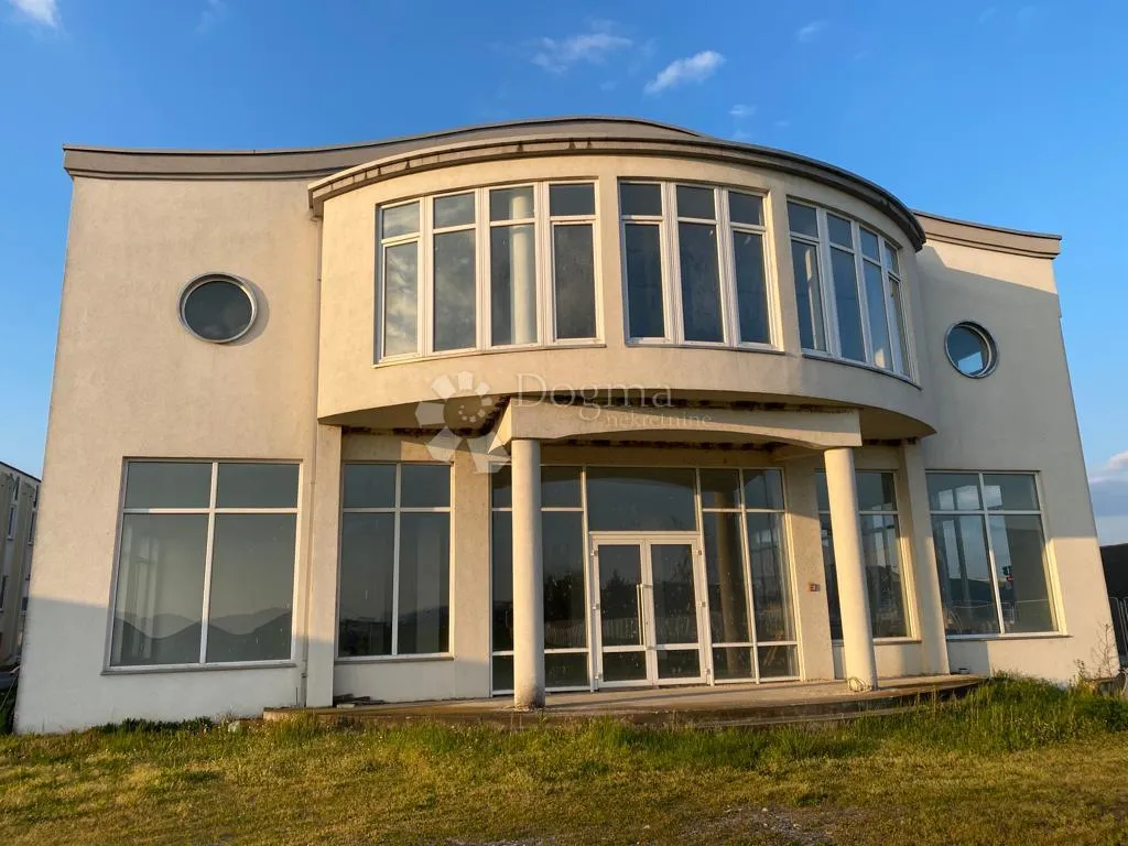 najam-izuzetna hala 1350 m2u sl.brodu! - slika 1