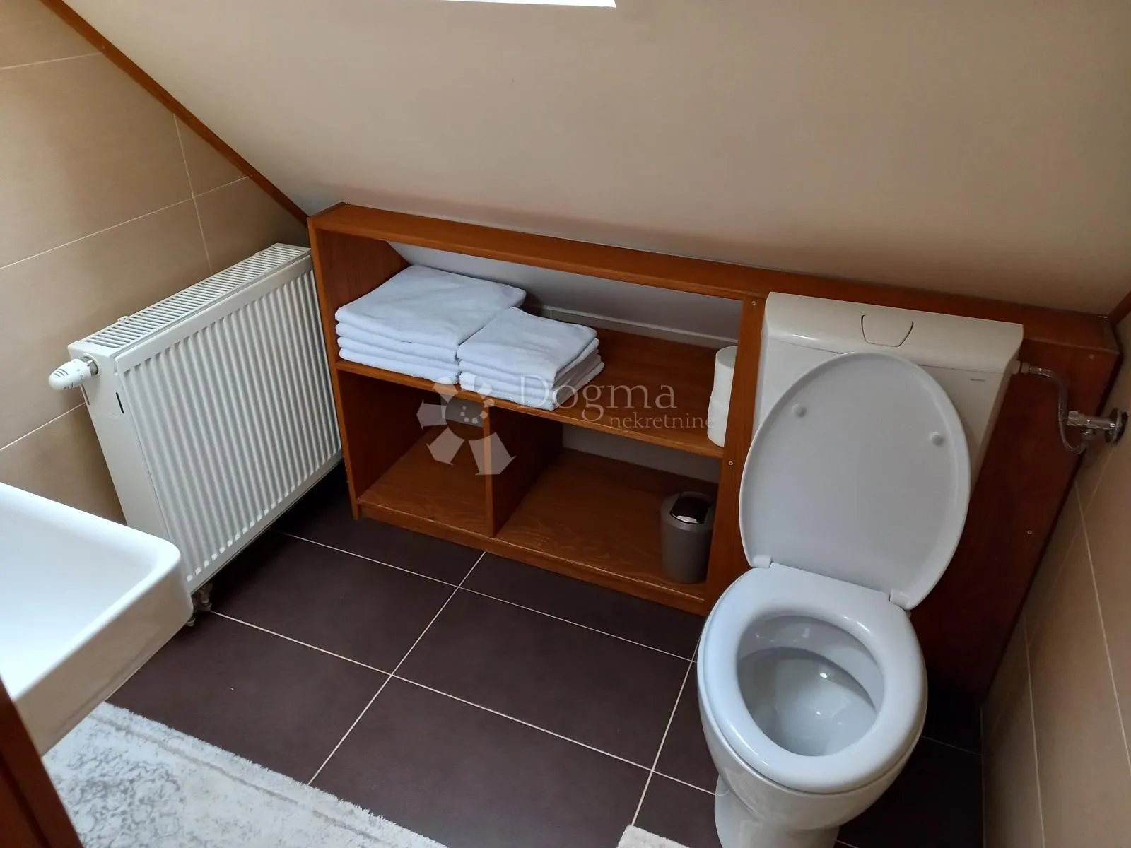 vrbovsko, autentična drvena kuća s velikim terenom i wellness sadržajima - slika 10