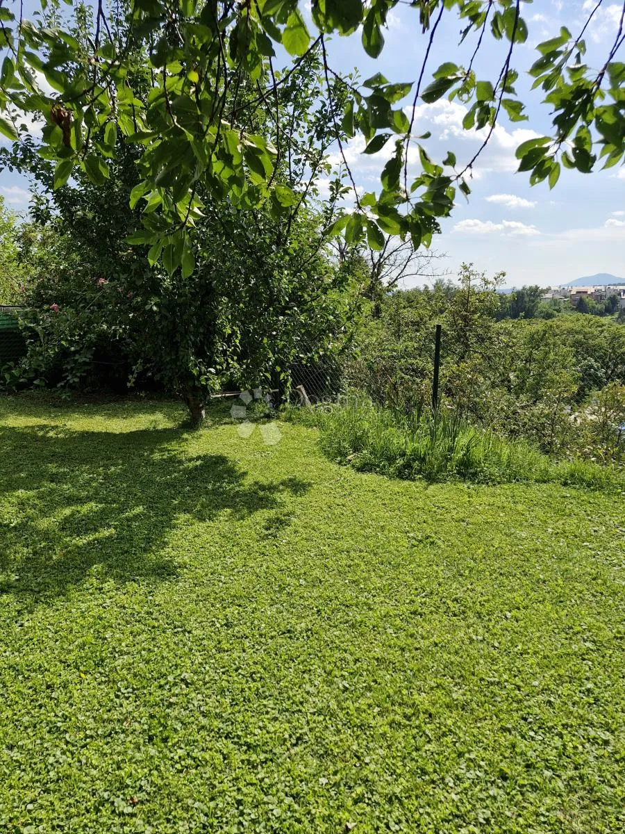 vila na vrhovcu, 2 parkinga, vrt - slika 23