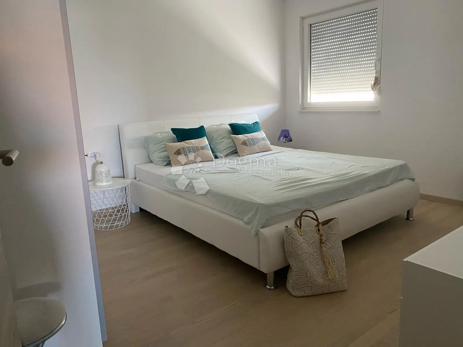 lijepi apartman sa terasom u novogradnji u barbatu - slika 5
