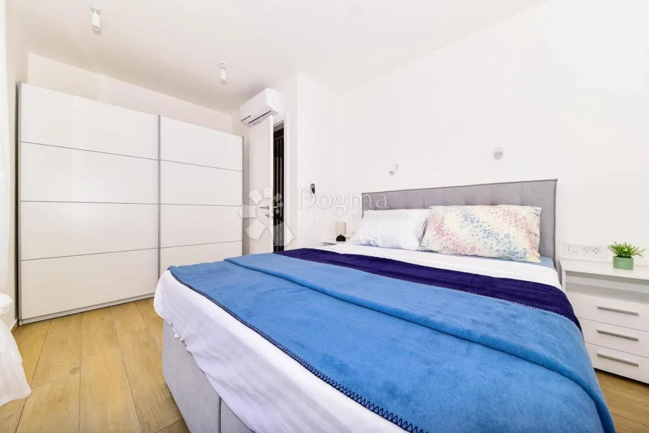 novogradnja vila s bazenom u blizini plaže jadrija 140m2 - slika 15