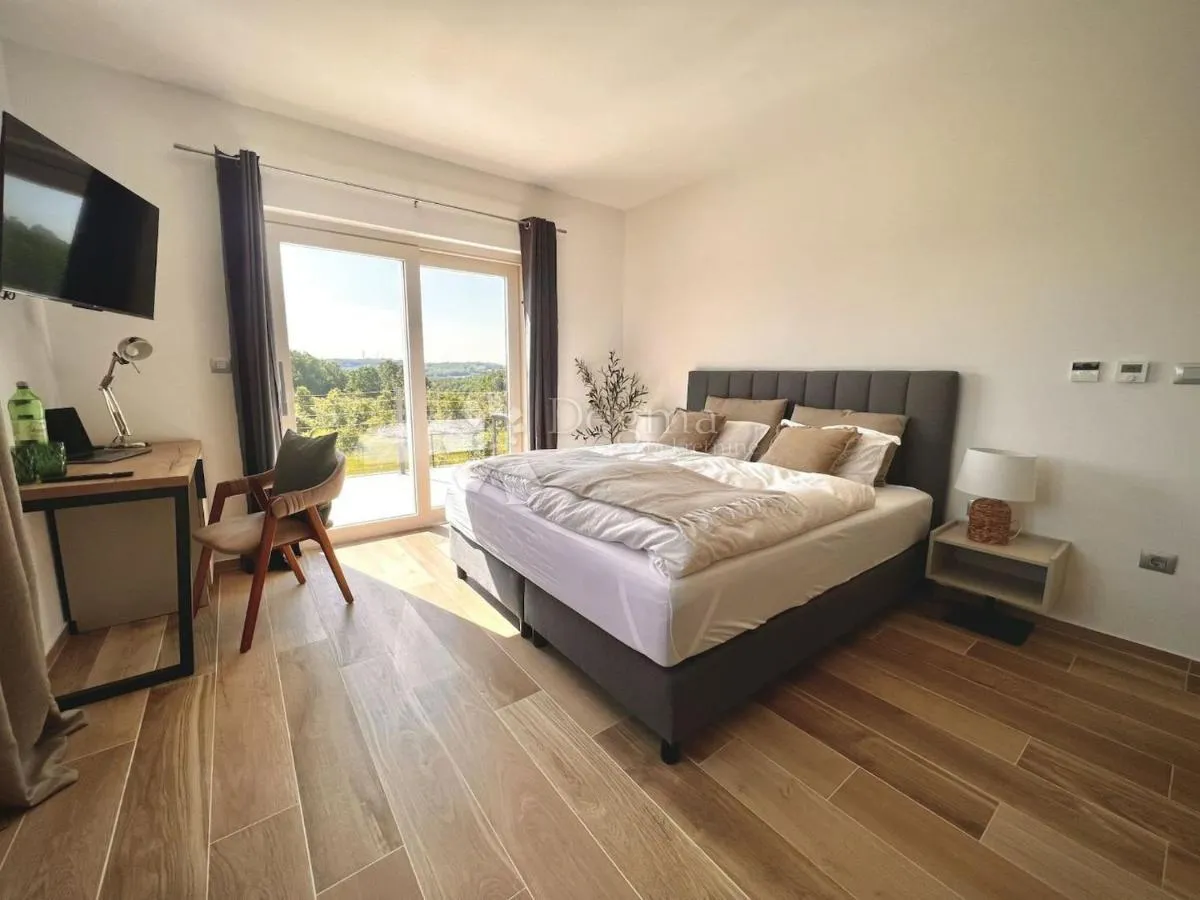 raskošna villa s pogledom - slika 27