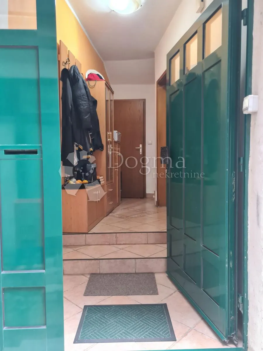 šibenik centar - kamena kuća blizu rive - slika 3