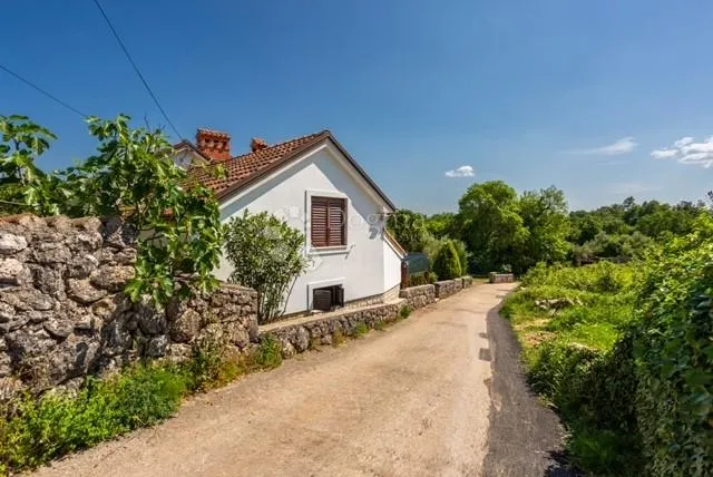 vrbnik samostojeća kuća idealna kako za život tako i za investiciju - slika 17