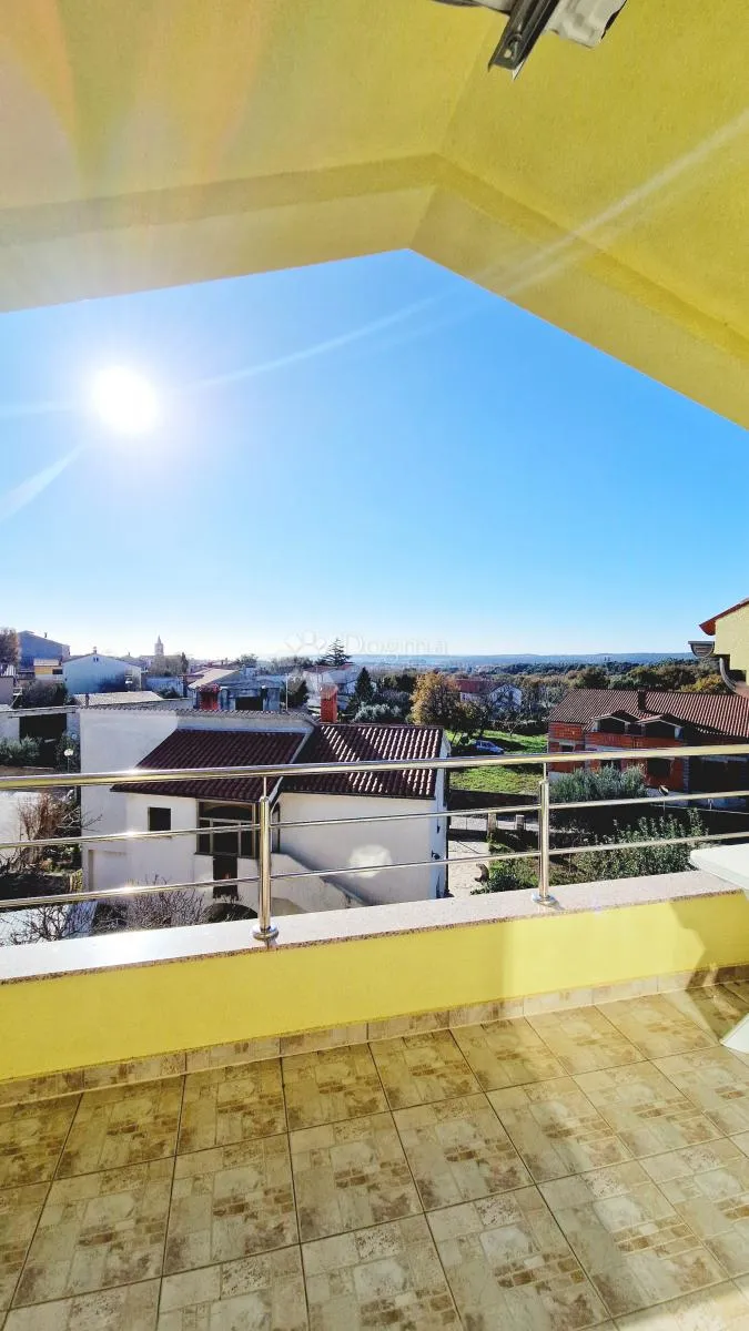 stan s terasom - pogled na more - ližnjan - slika 6