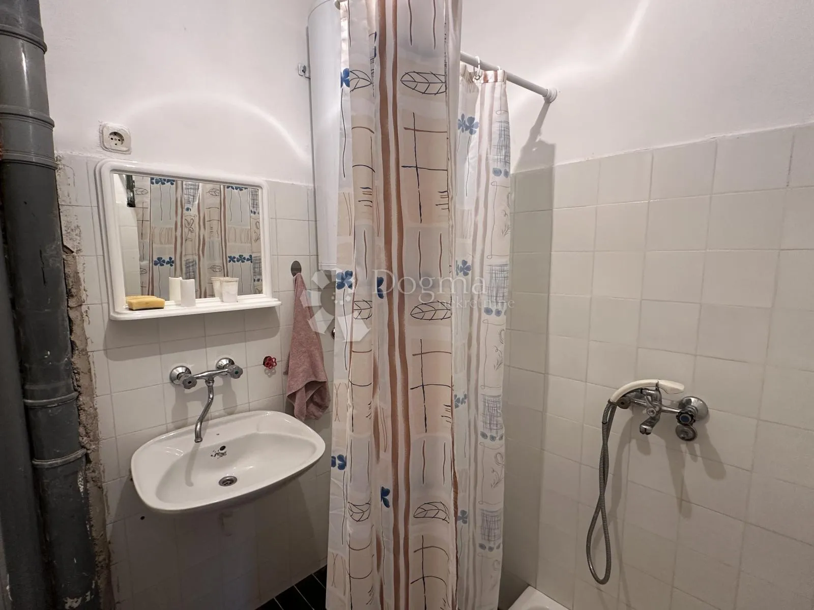 karlobag dvojna kuća - slika 27