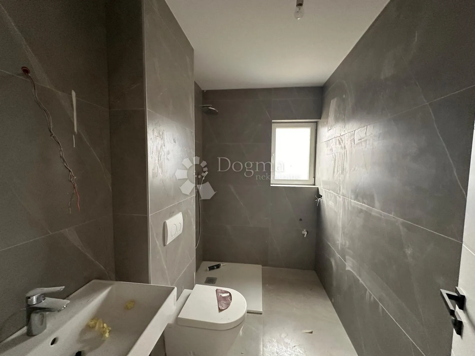 moderna novogradnja 70m od mora - slika 21