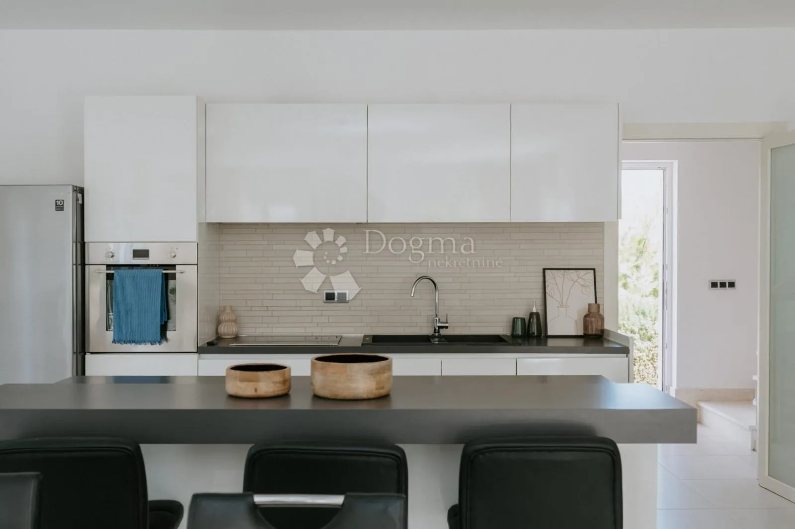 moderna vila s bazenom - slika 12