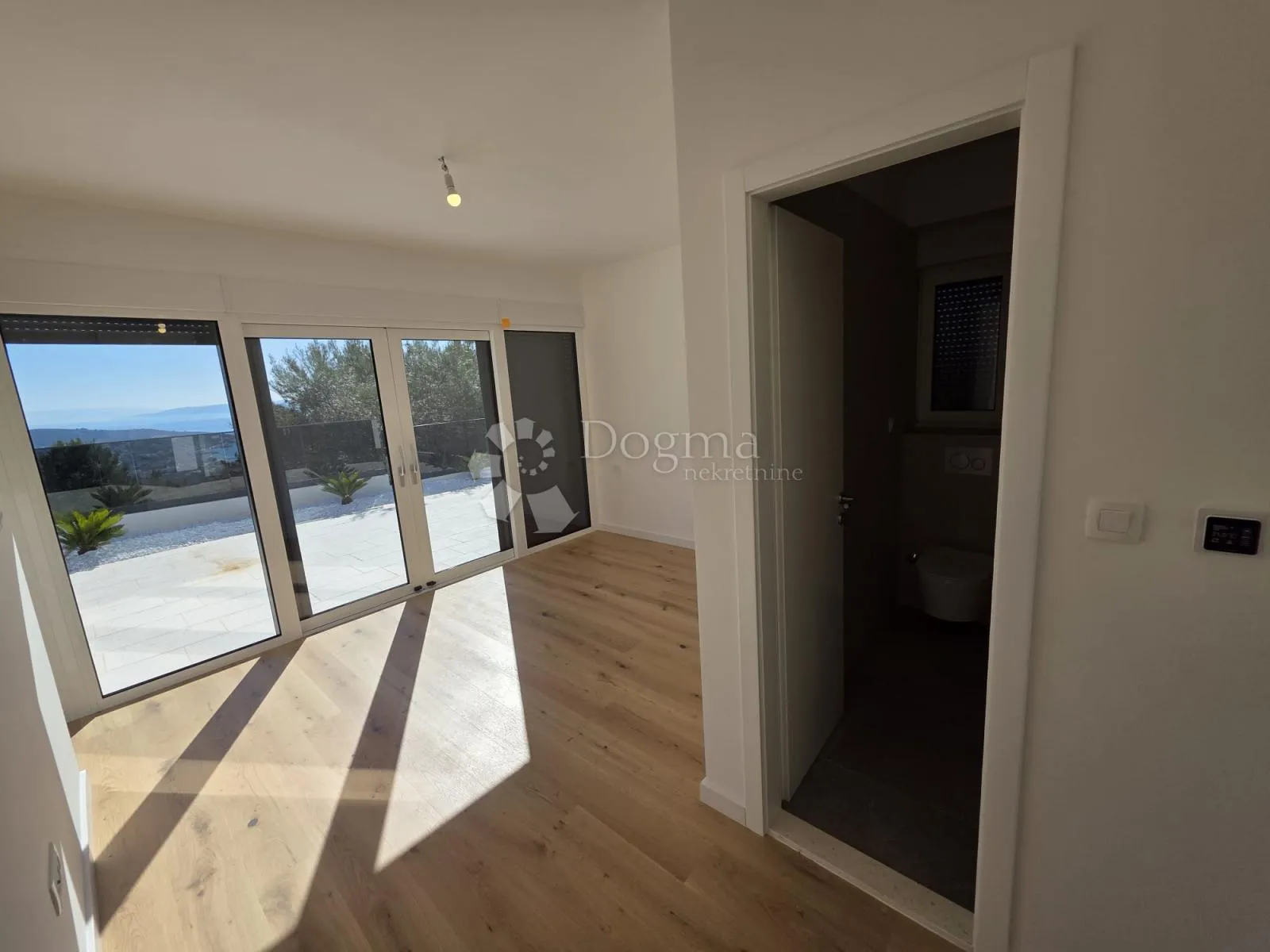 vinišće- top prilika!!! moderna villa s pogledom na more - slika 18