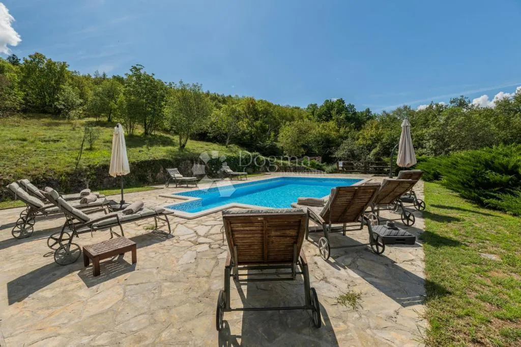 prekrasna istarska villa s bazenom na prostranoj okućnici - slika 4