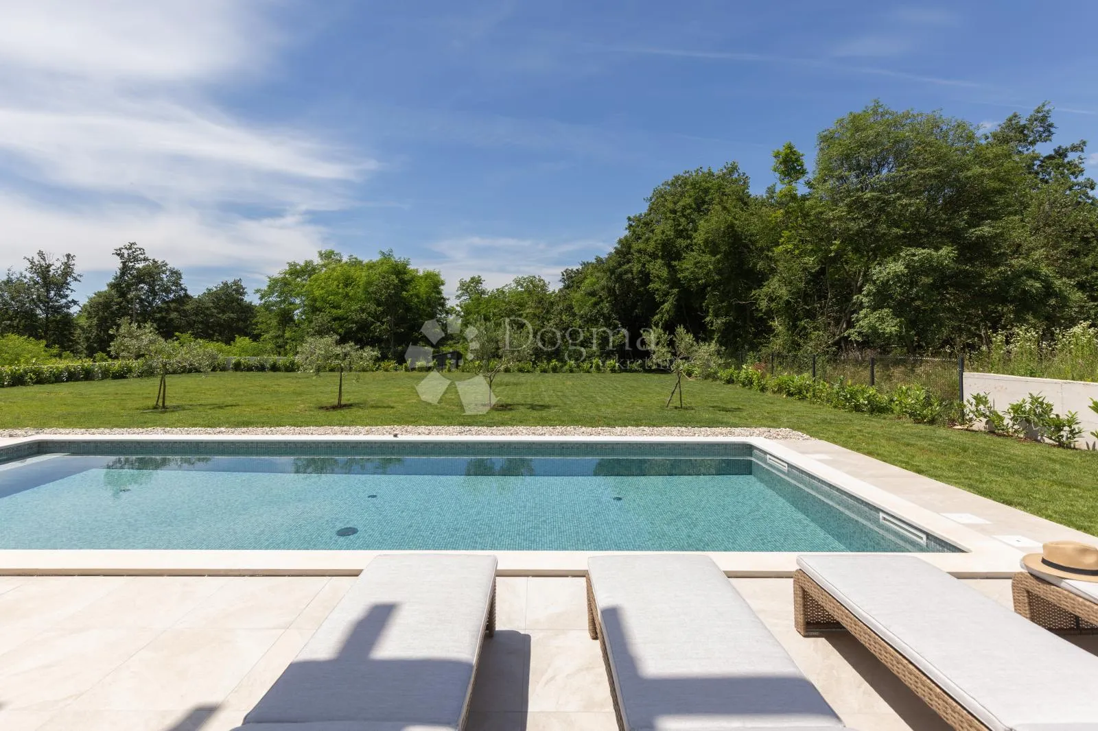 potpuno opremljena villa, na mirnoj lokaciji! - slika 2