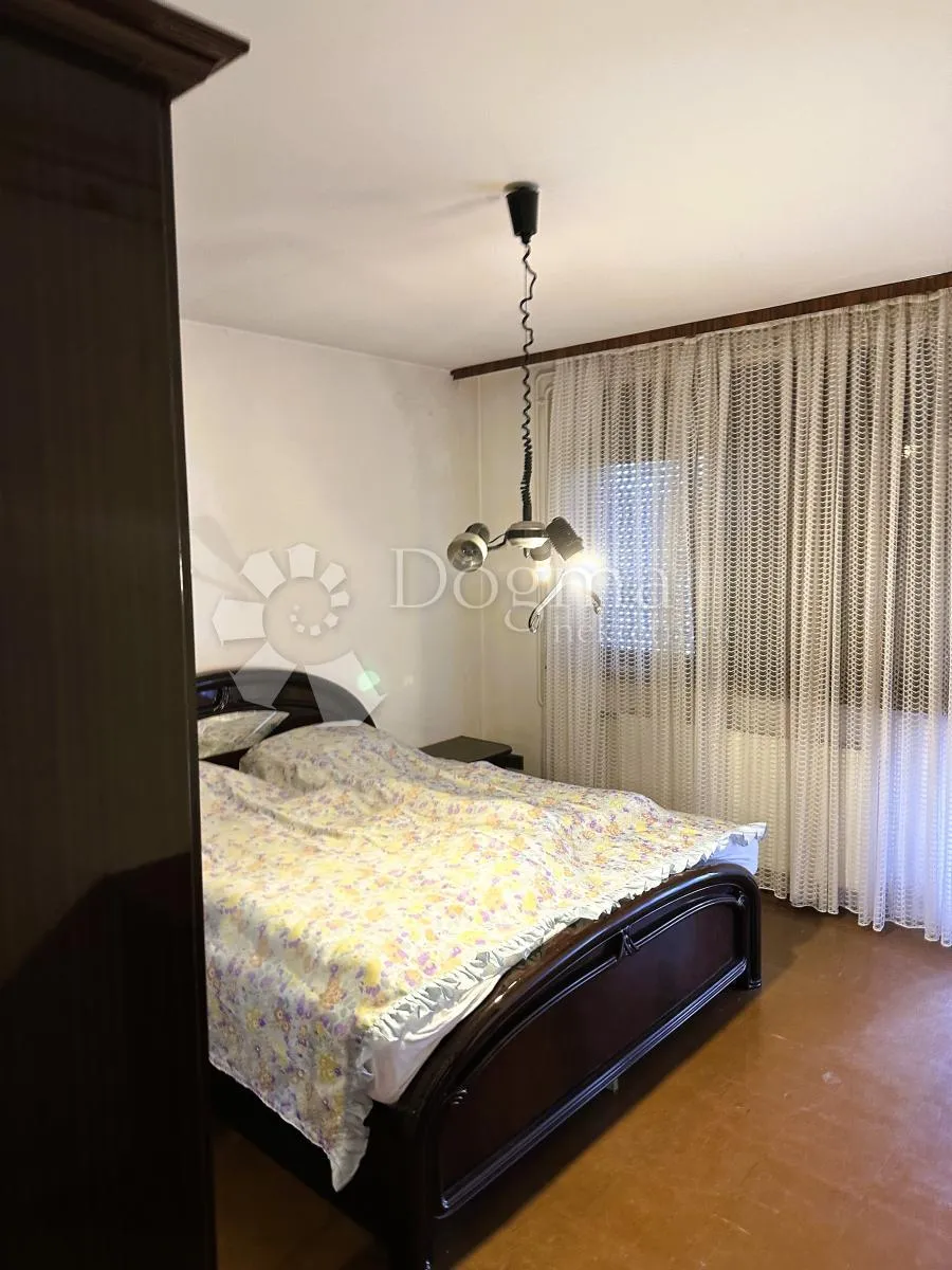 kuća s poslovnim prostorom pogodna za smještaj većeg broja ljudi - slika 33