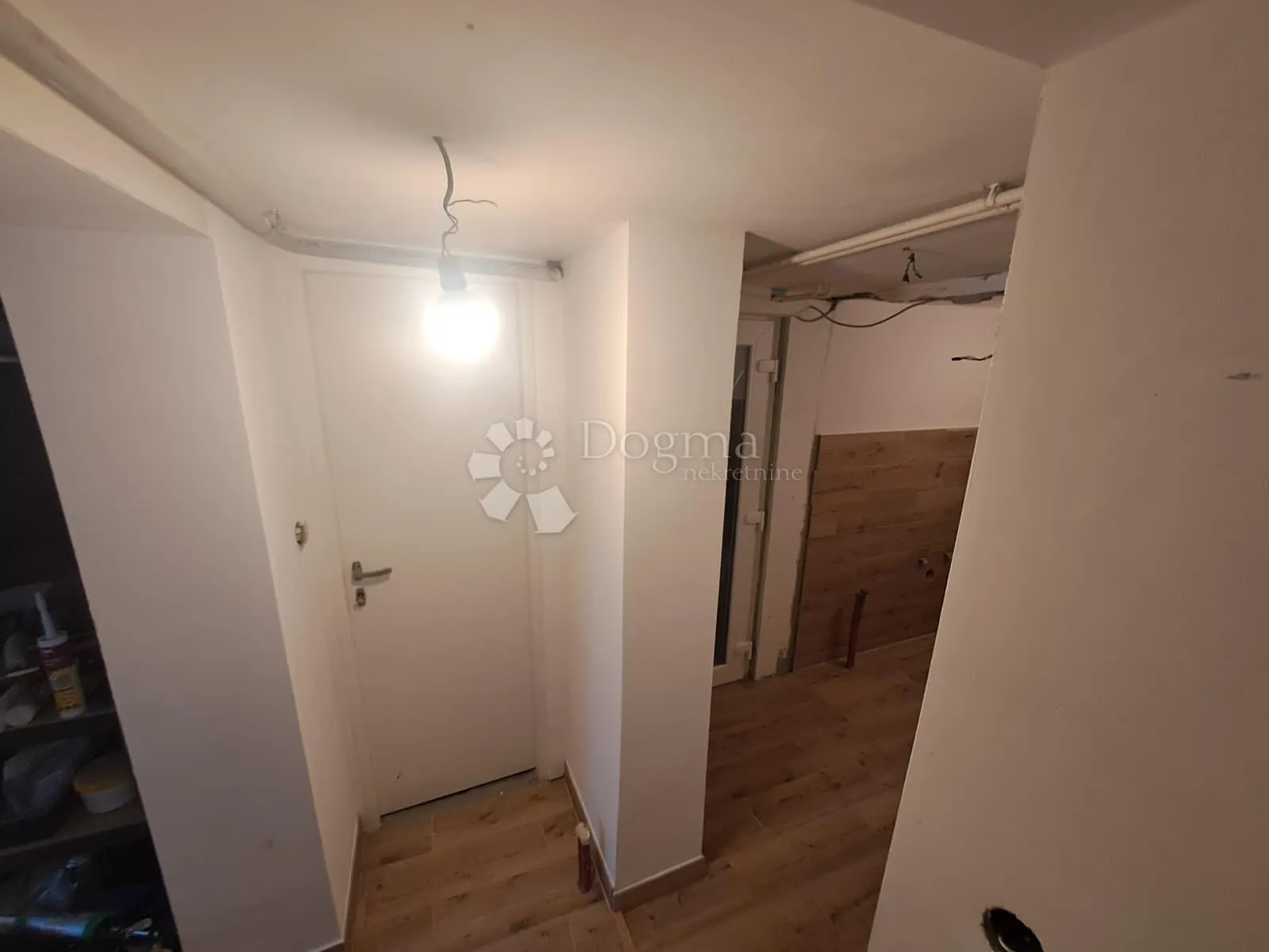 dvije stambene jedinice - rudeš - slika 20