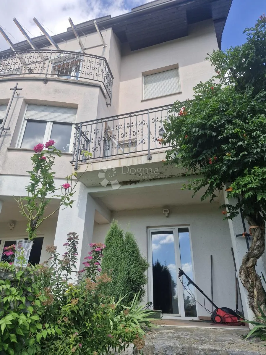 vila na vrhovcu, 2 parkinga, vrt - slika 18