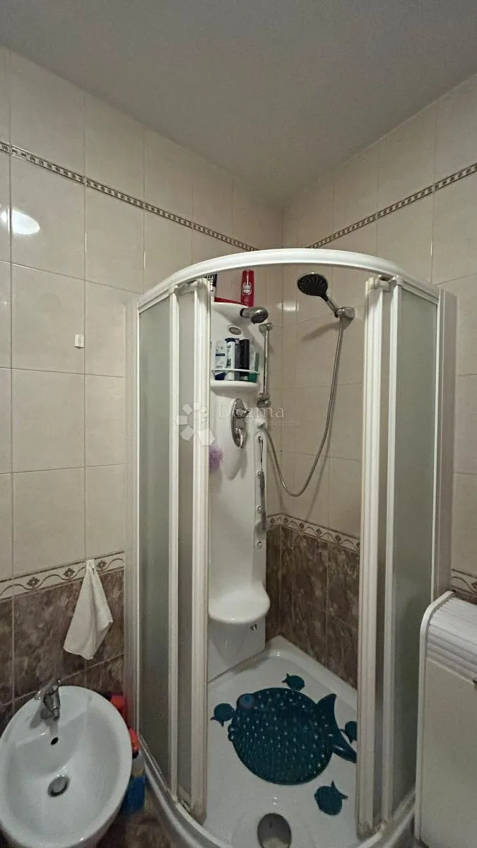 kamena kuća sa velikom okućnicom - kanfanar - slika 7