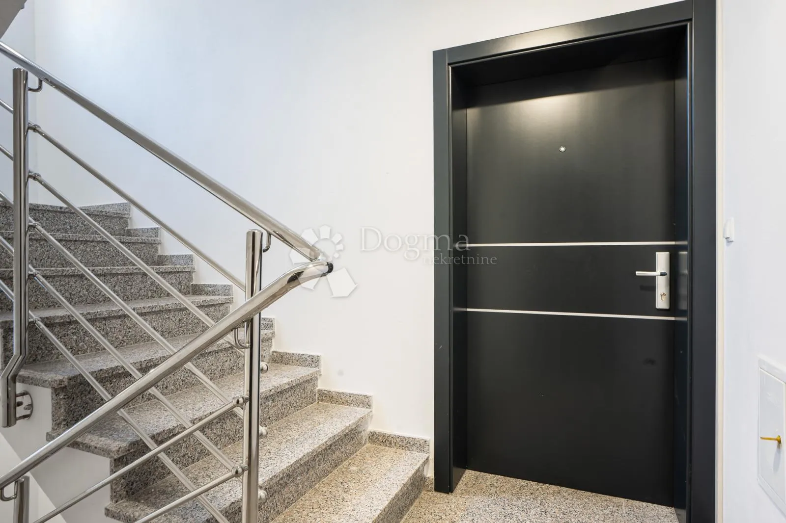 apartman u blizini mora sa prekrasnim pogledom - slika 6