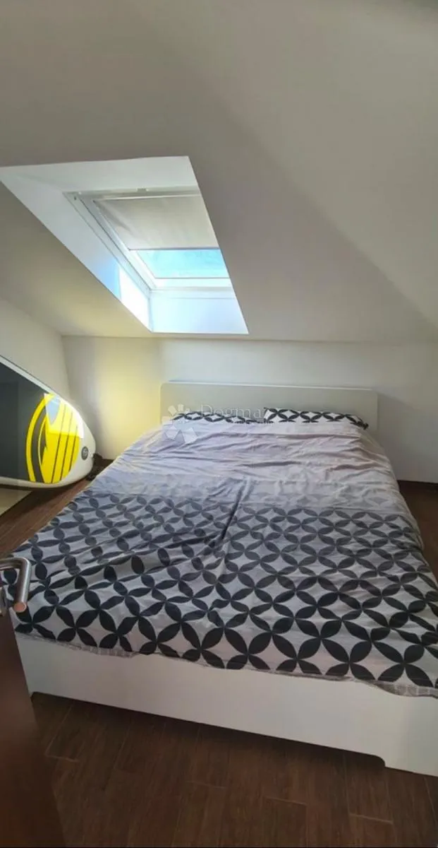 apartman u potkrovlju 50m2(u naravi 70m2) - slika 8