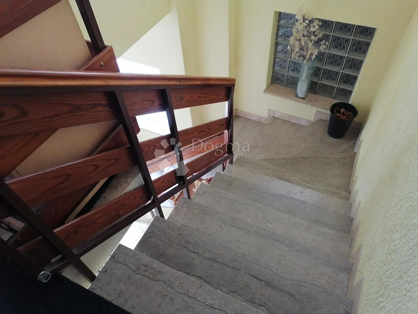 kvalitetno građena kuća vrhunskog izgleda u murskom središću - slika 14