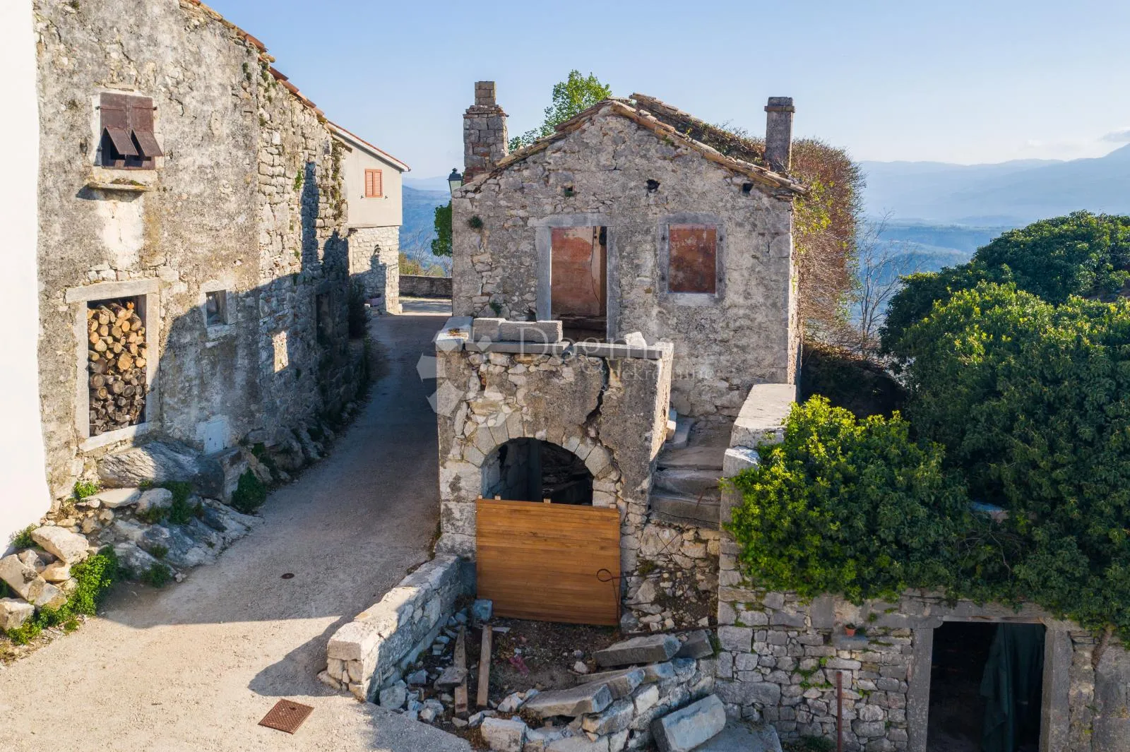 tri kuće u starogradskoj jezgri s pogledom! - slika 9