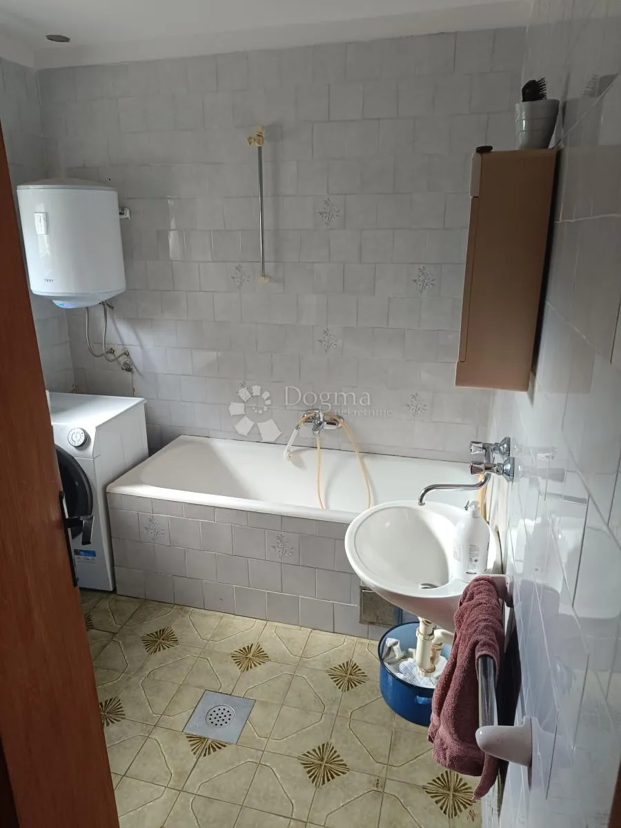 kuća s prostranom parcelom - slika 11