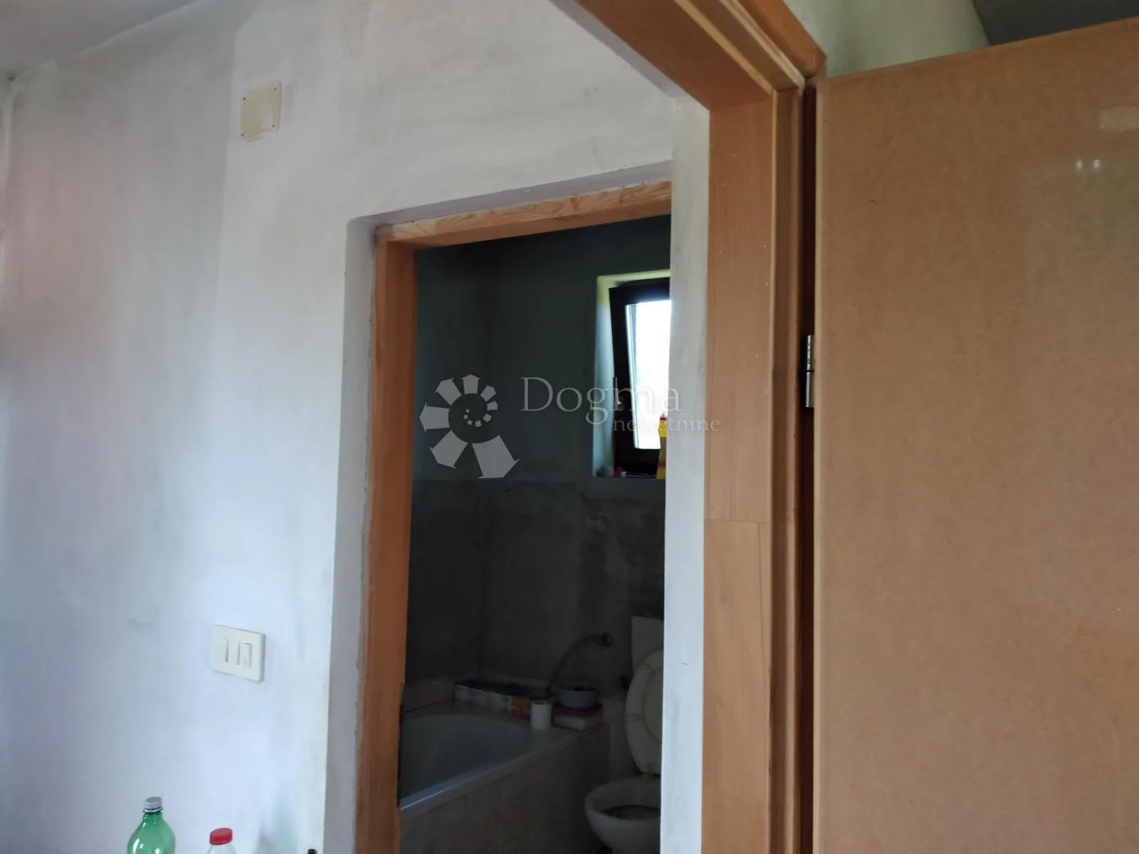 2 odlične kuće, 7ha, mali raj - slika 17