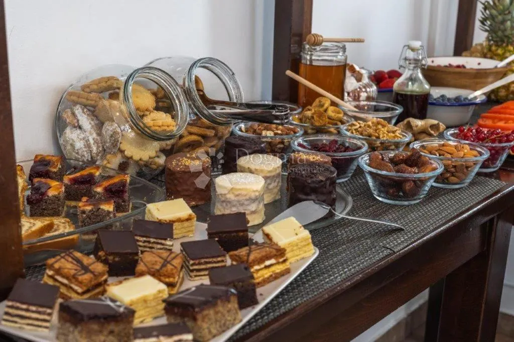 odličan manji hotel sa uigranim poslom - slika 39