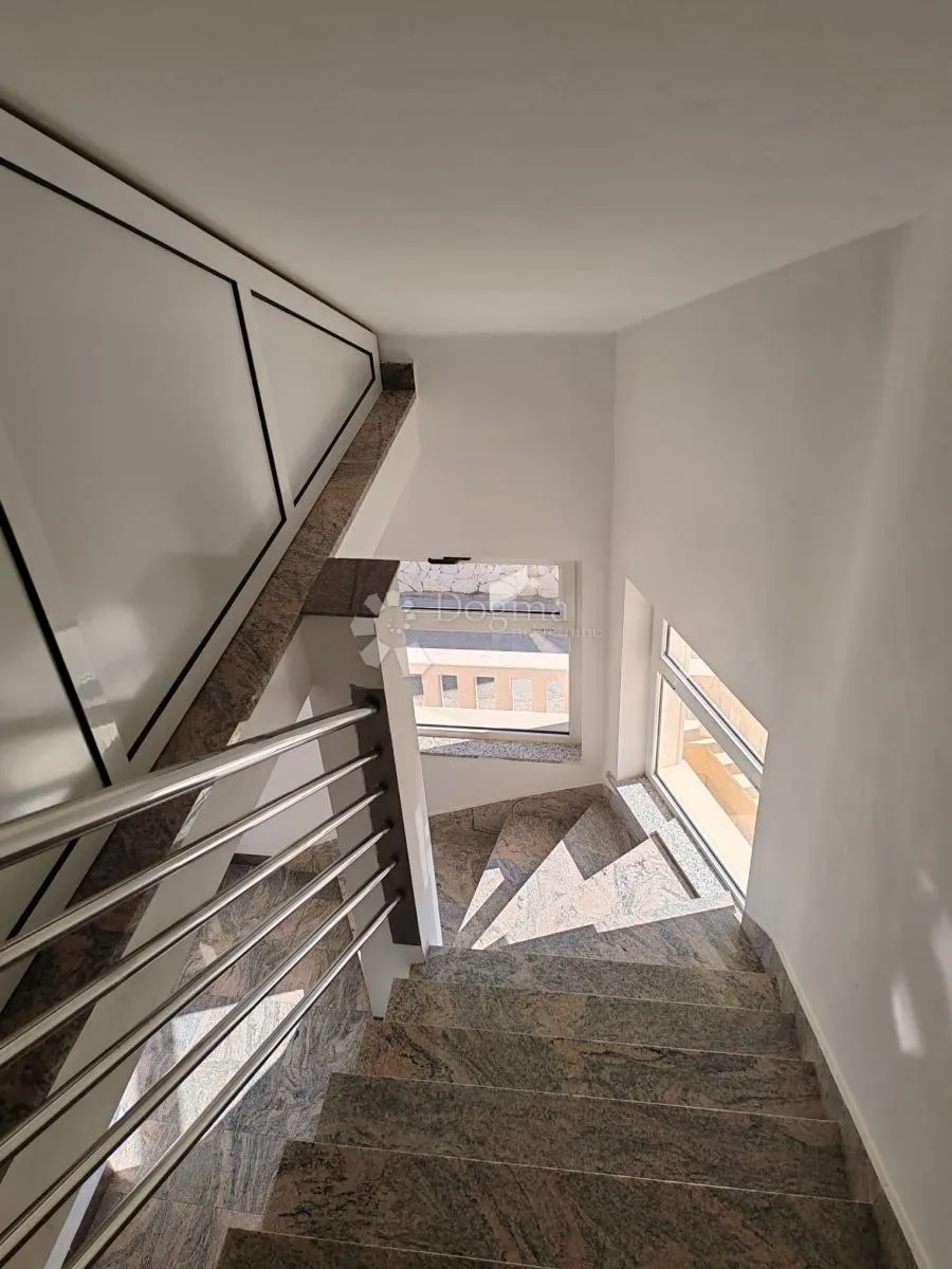 zatoglav - kuća nadomak mora sa 7 apartmana i poslovnim prostorom - slika 39