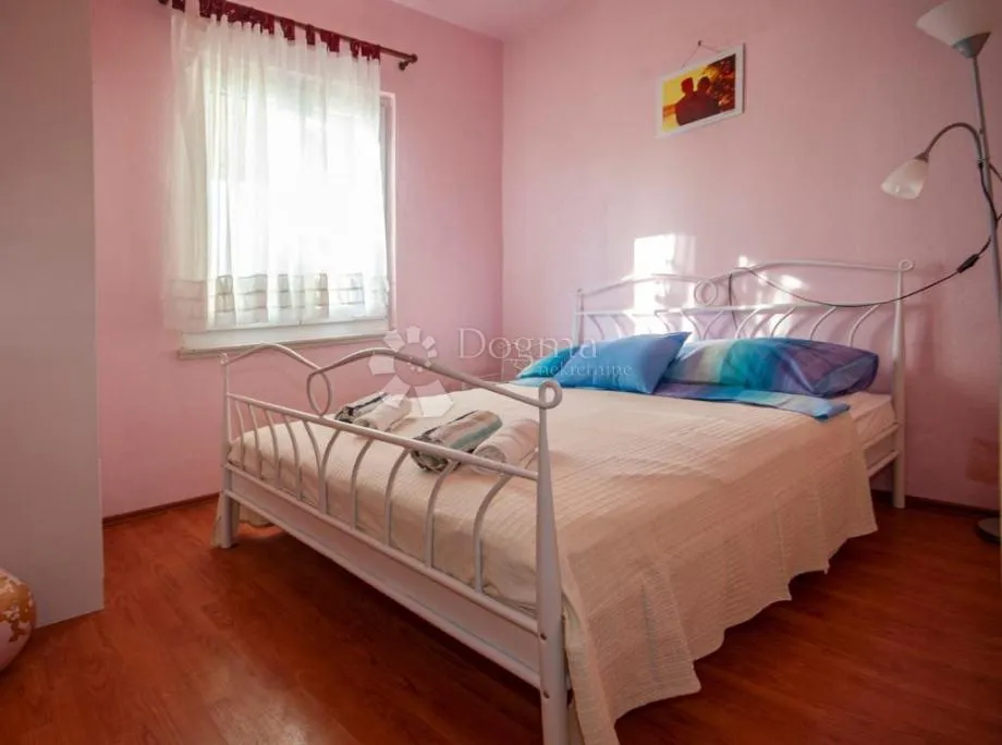 kuća sa bazenom - slika 10